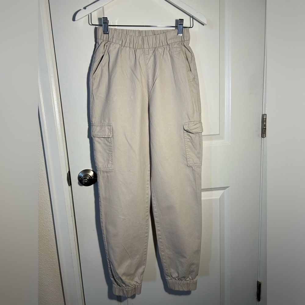 Khaki cargo pants from Divided size 2